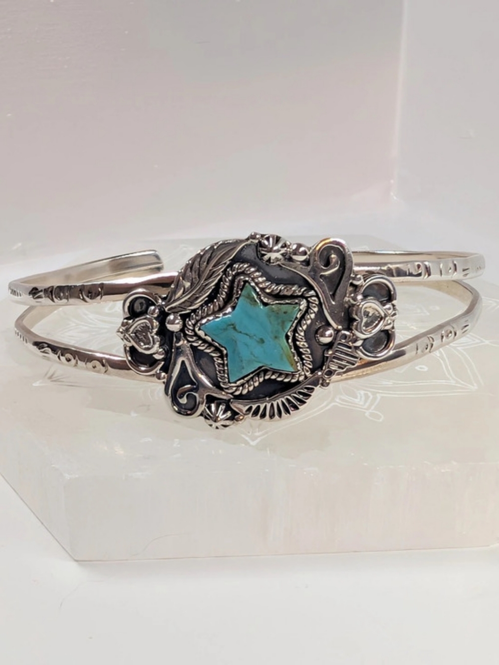 Turquoise Star Cuff Bracelet in Sterling Silver & Blue Like New Size 7inch